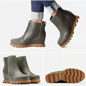 NWT SOREL Joan of Arctic III Women’s Waterproof Wedge Chelsea Boot Size 6
